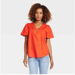 NWT Knox Rose Short Sleeve Lace-Up Top in Size Medium.